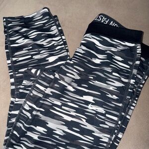 Nike Black and Gray Patterned Kids Leggings